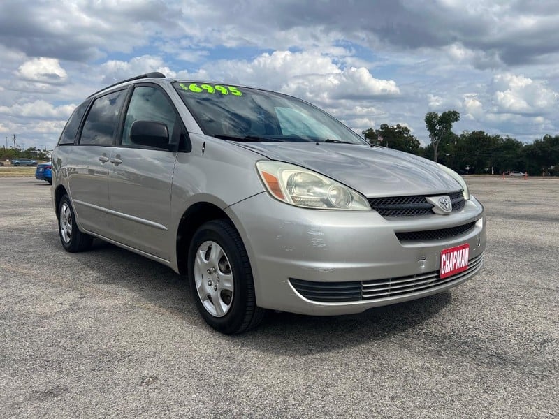 2004 Toyota Sienna - Image 1