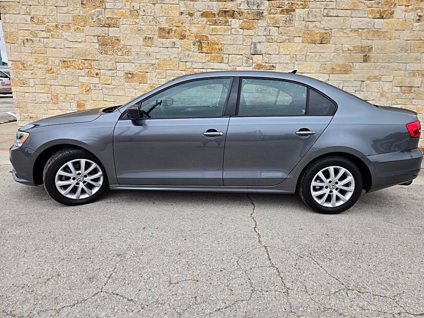 2015 Volkswagen Jetta - Image 2