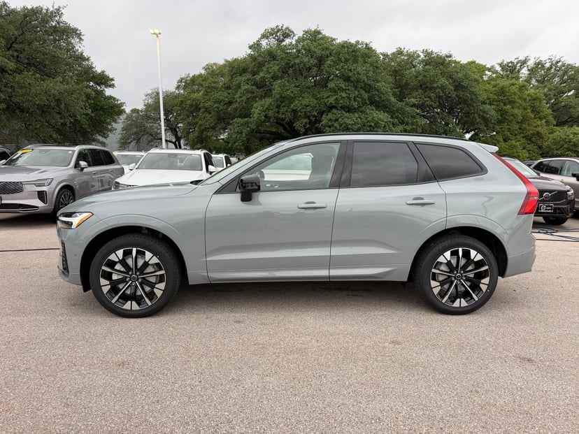 2026 Volvo XC60 - Image 3