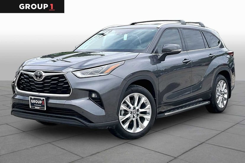 2025 Toyota Highlander - Image 2