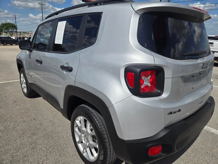 2019 Jeep Renegade - Image 3