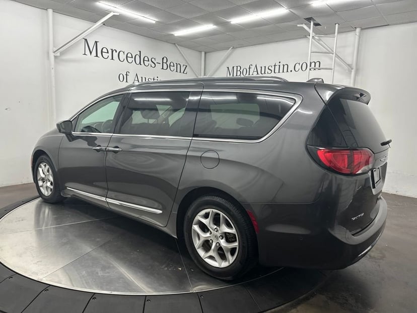 2018 Chrysler Pacifica - Image 3