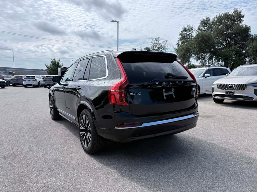 2023 Volvo XC90 - Image 3