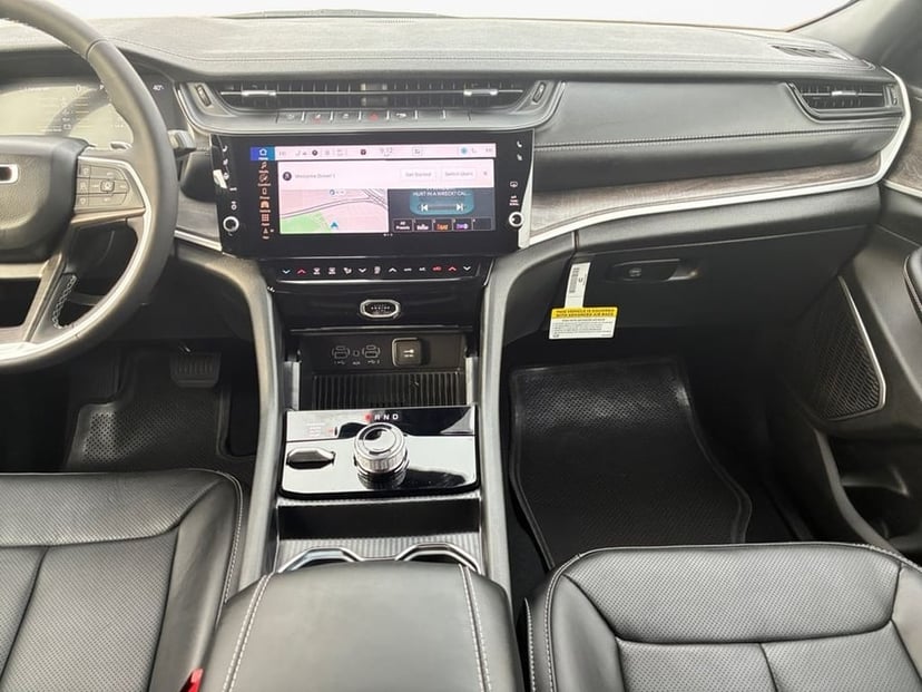 2026 Jeep Grand Cherokee - Image 2