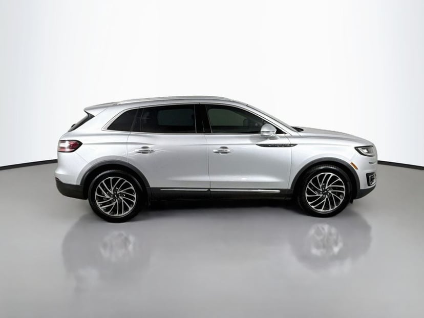 2019 Lincoln Nautilus - Image 2