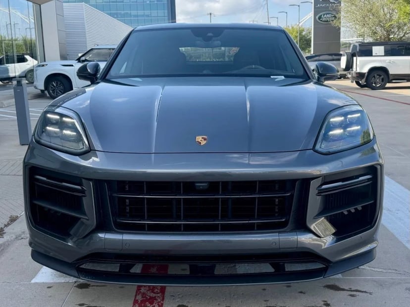 2024 Porsche Cayenne - Image 2