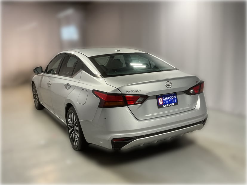 2024 Nissan Altima - Image 2