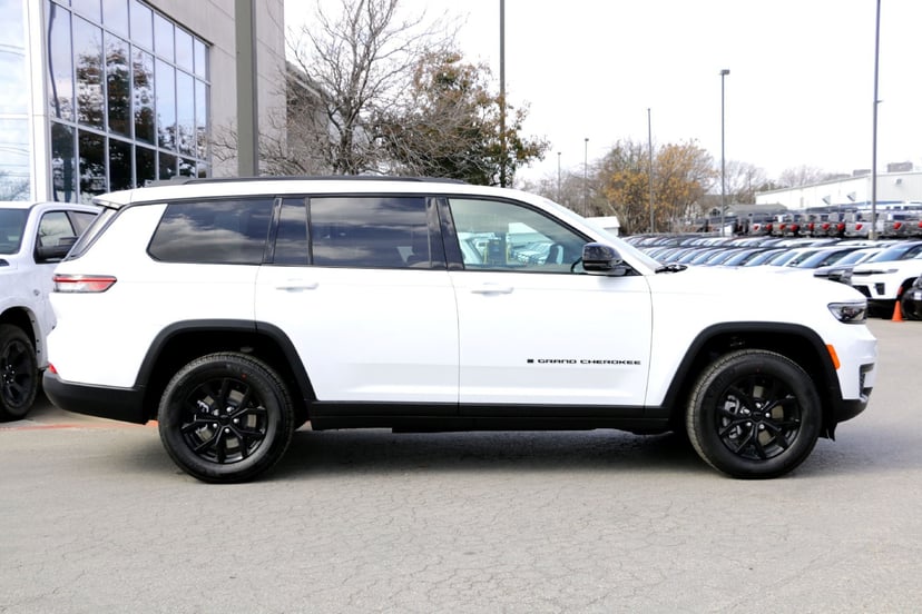 2025 Jeep Grand Cherokee L - Image 2