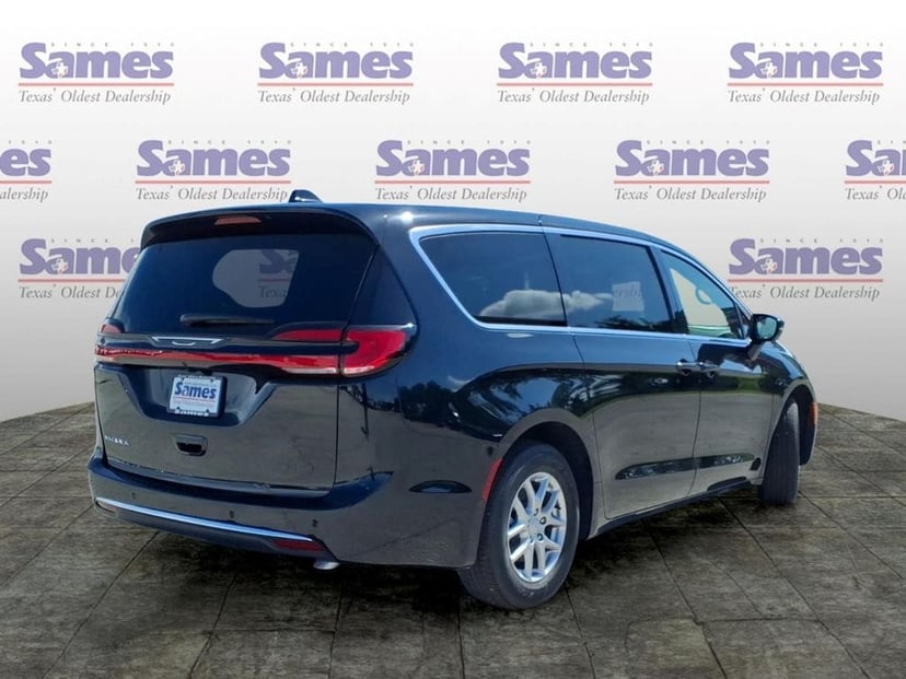 2027 Chrysler Pacifica - Image 2