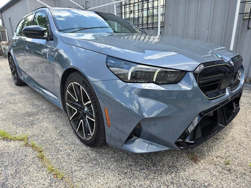 2025 BMW M5 - Image 3