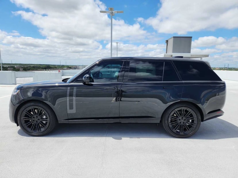 2026 Land Rover Range Rover - Image 2