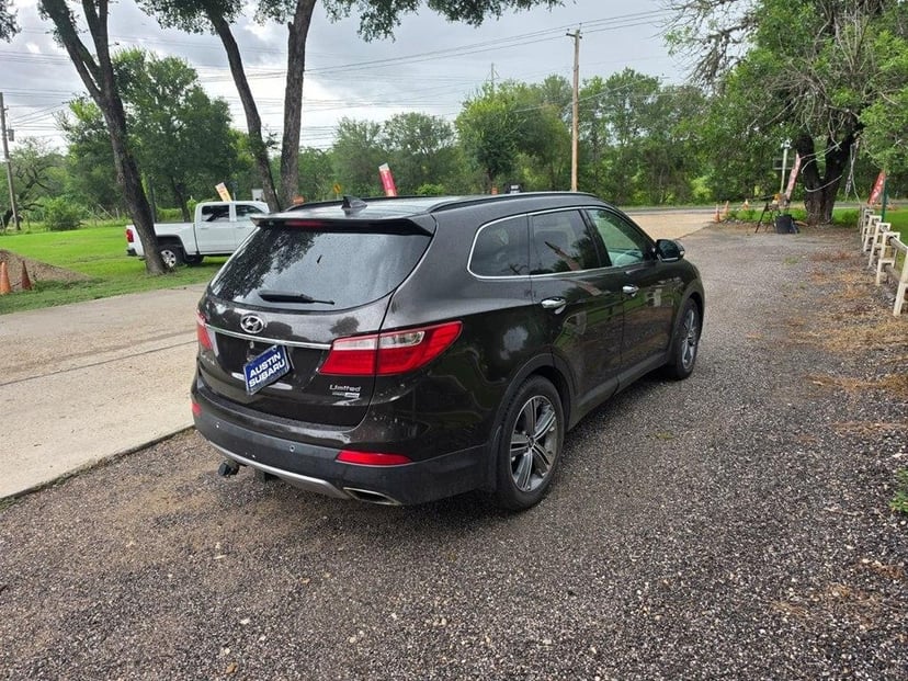 2016 Hyundai Santa Fe - Image 2