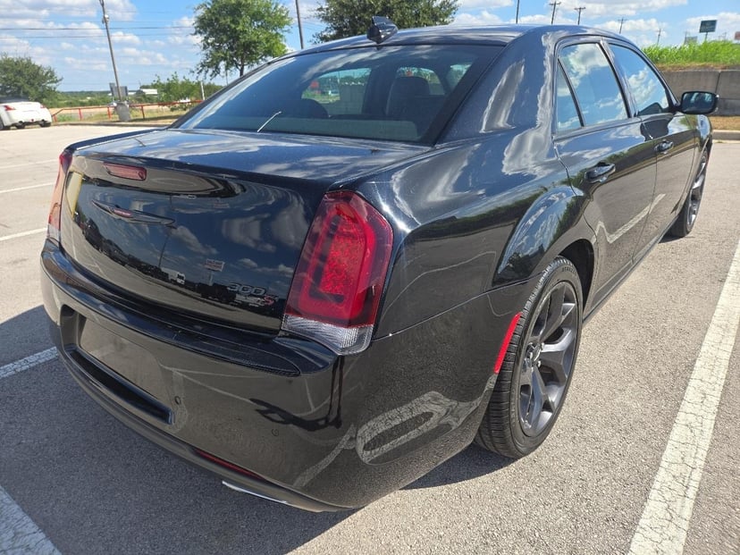 2023 Chrysler 300 - Image 3