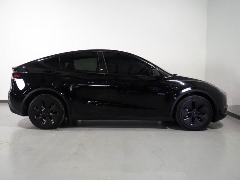 2023 Tesla Model Y - Image 2