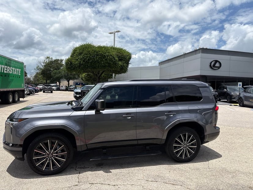 2025 Lexus GX - Image 1