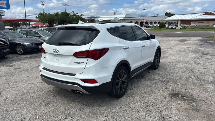 2017 Kia Santa Fe - Image 2