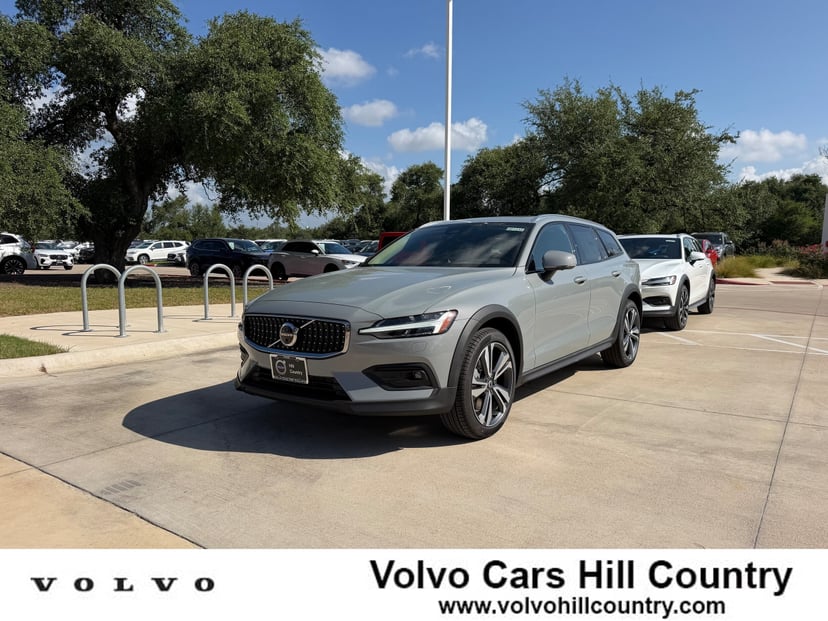 2026 Volvo V60 Cross Country - Image 1