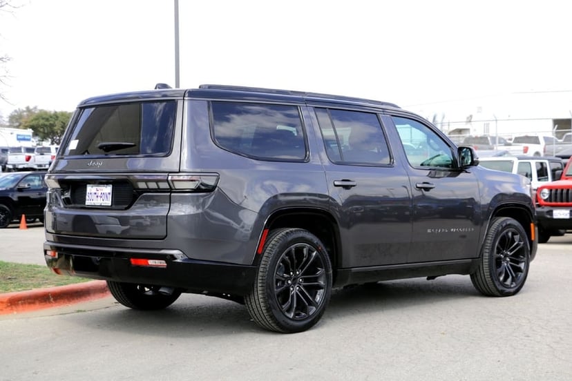 2026 Jeep Grand Wagoneer - Image 3