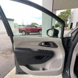 2023 Chrysler Pacifica - Preview 12