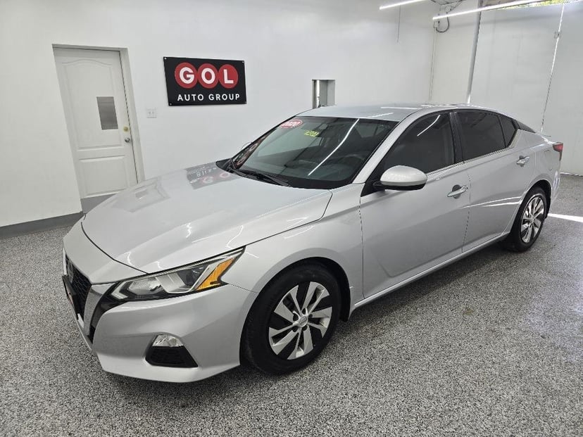 2020 Nissan Altima - Image 2