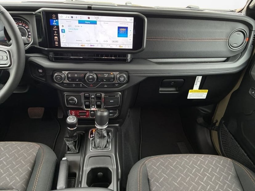 2026 Jeep Gladiator - Image 2