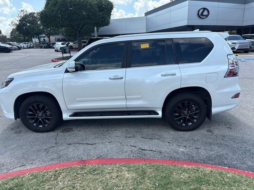 2020 Lexus GX - Image 2
