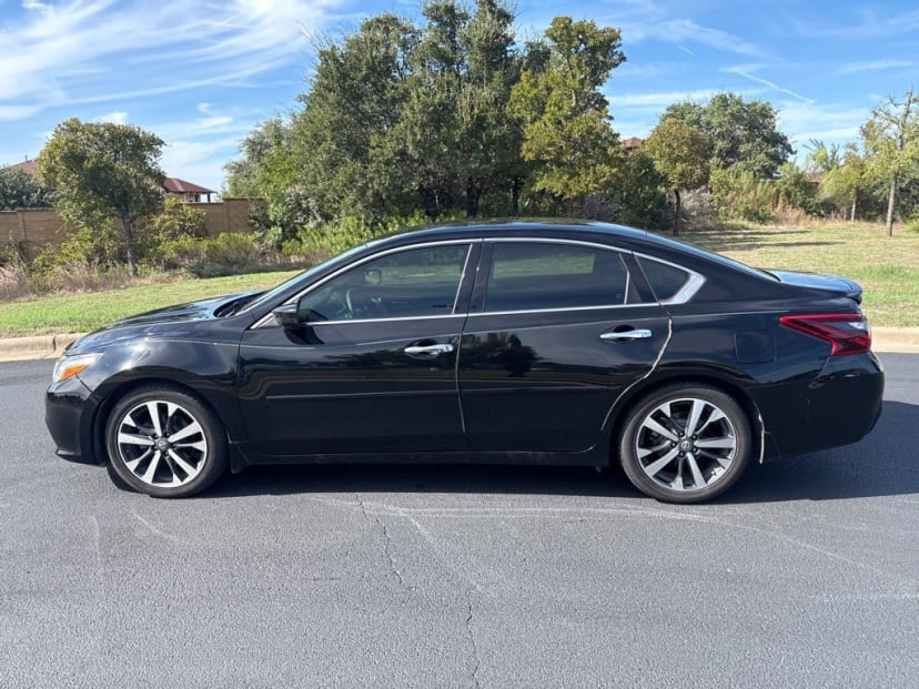2017 Nissan Altima - Image 1