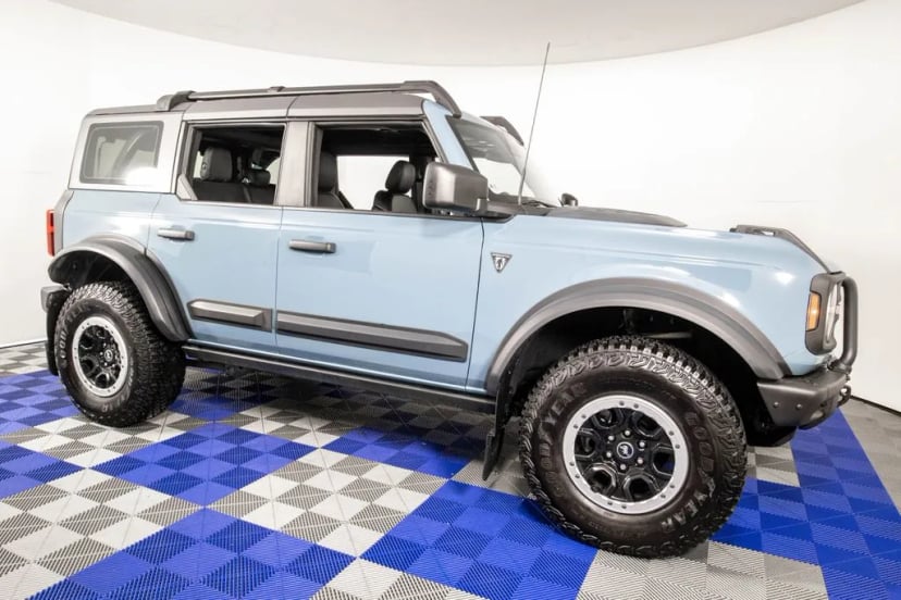 2023 Ford Bronco - Image 3