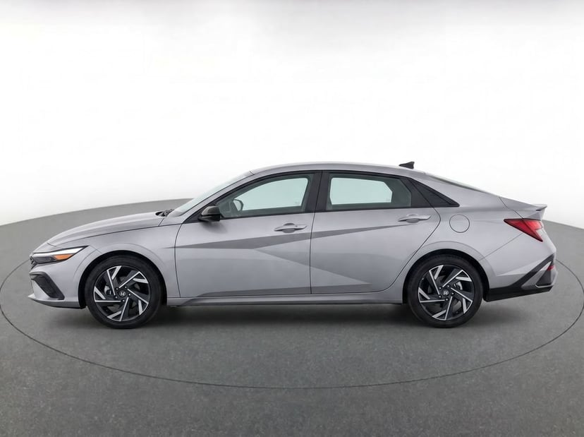 2025 Hyundai Elantra Hybrid - Image 3