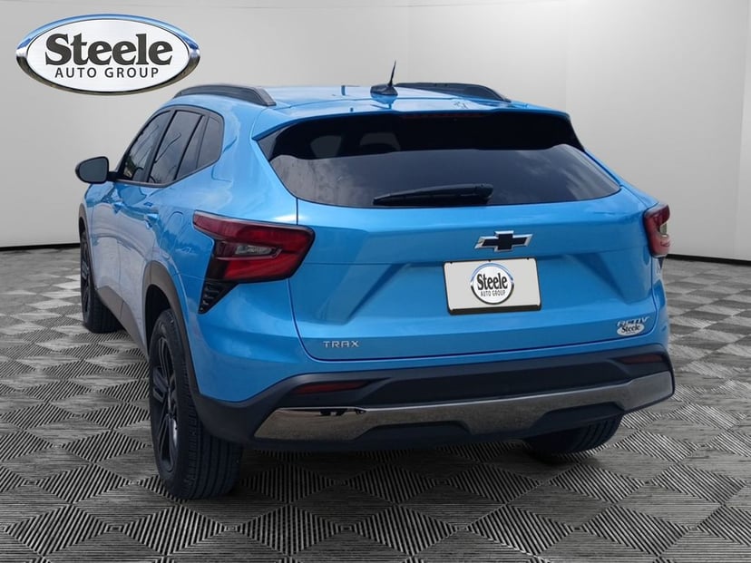 2025 Chevrolet Trax - Image 2