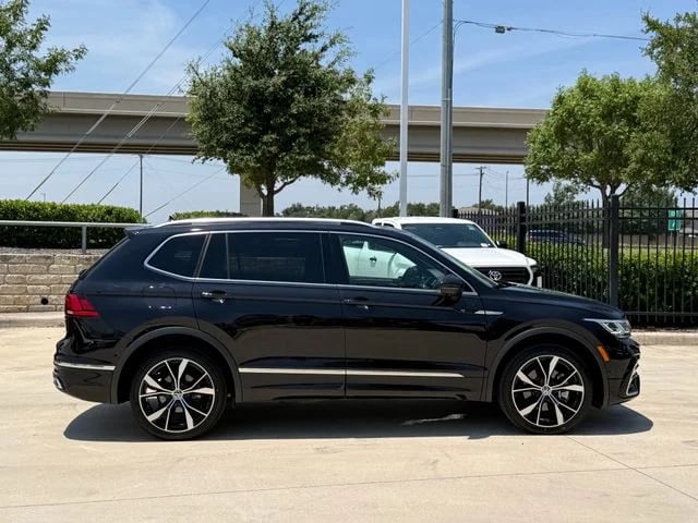2024 Volkswagen Tiguan - Image 2