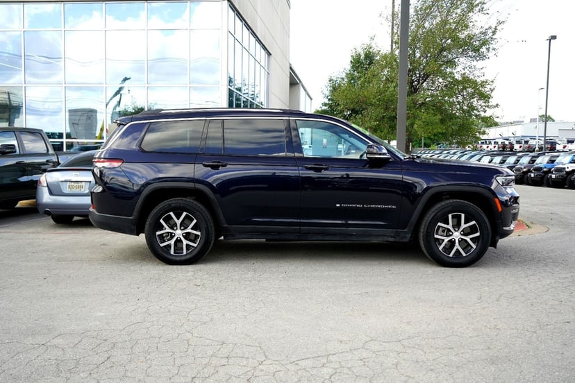 2023 Jeep Grand Cherokee L - Image 1