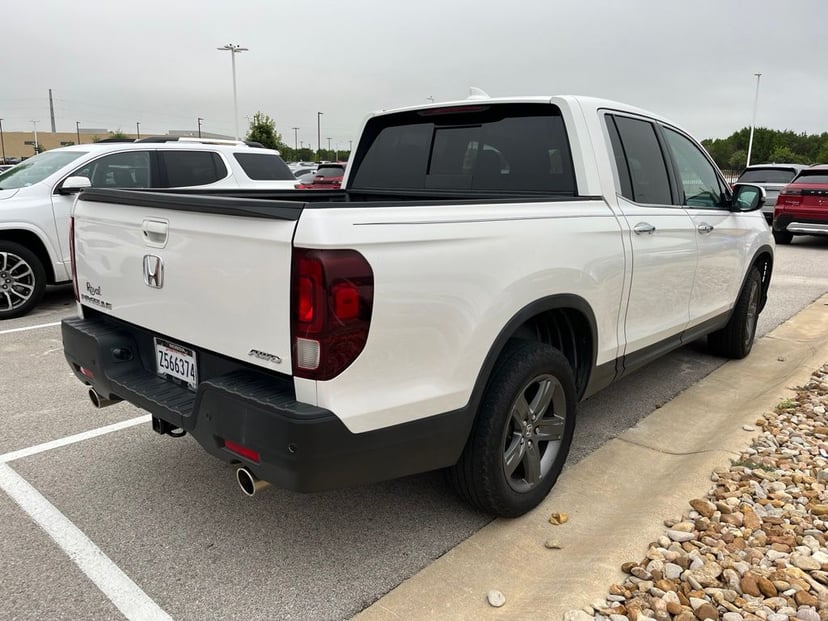 2023 Honda Ridgeline - Image 2
