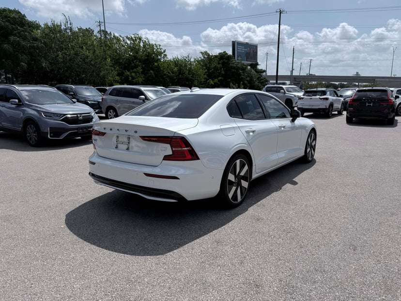 2024 Volvo S60 - Image 3