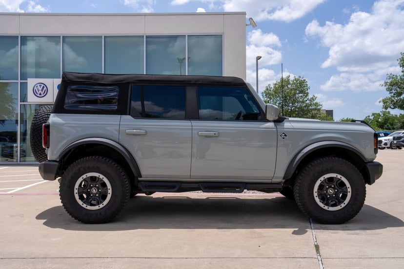 2023 Ford Bronco - Image 2