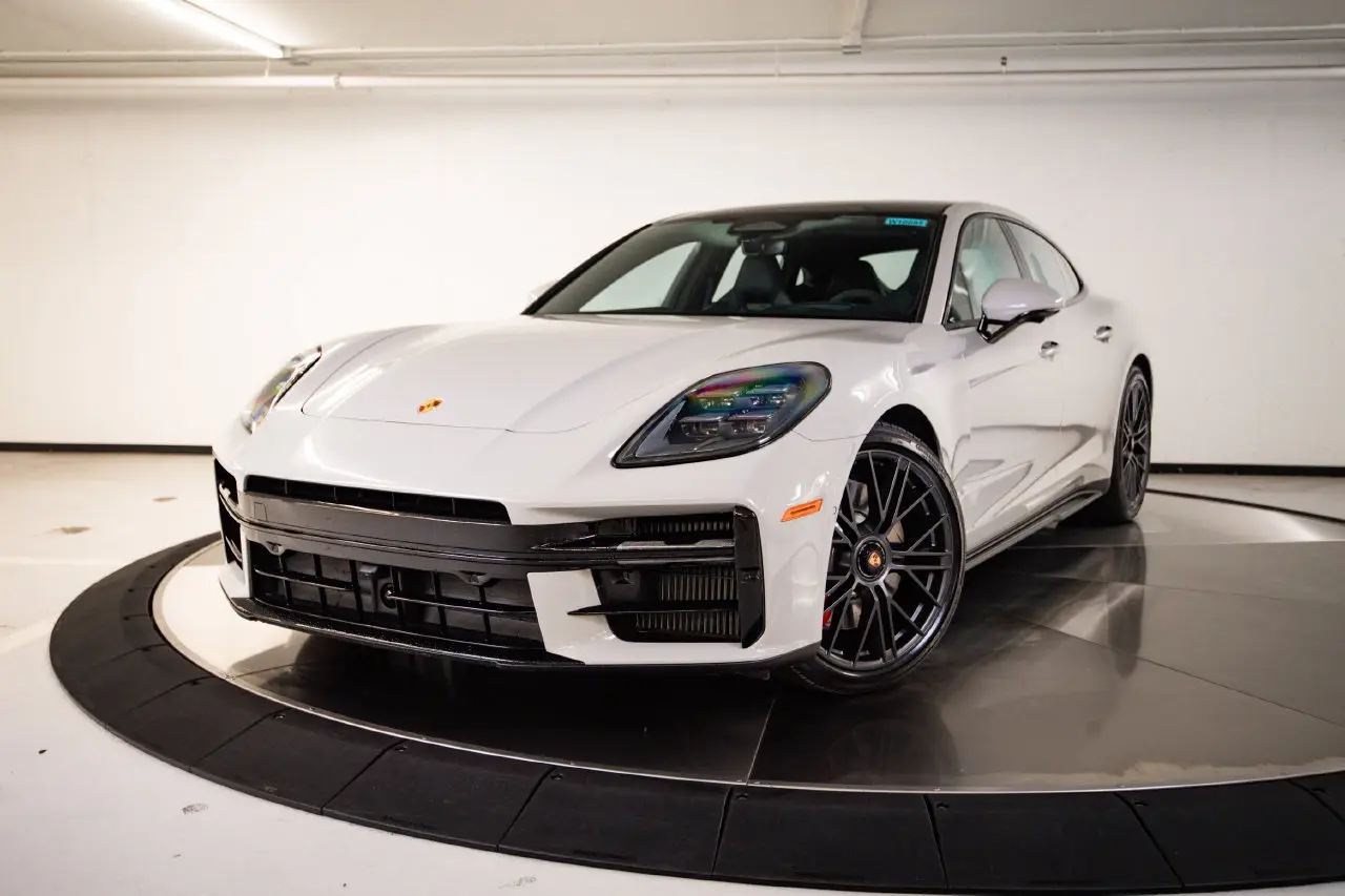 2026 Porsche Panamera - Image 1