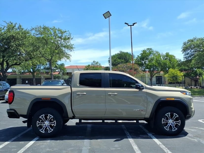2023 GMC Canyon - Image 2