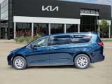 2023 Chrysler Pacifica - Preview 3