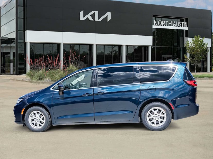 2023 Chrysler Pacifica - Image 2