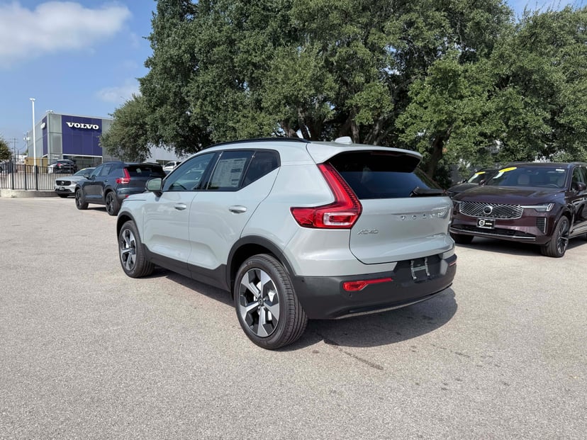 2026 Volvo XC40 - Image 2