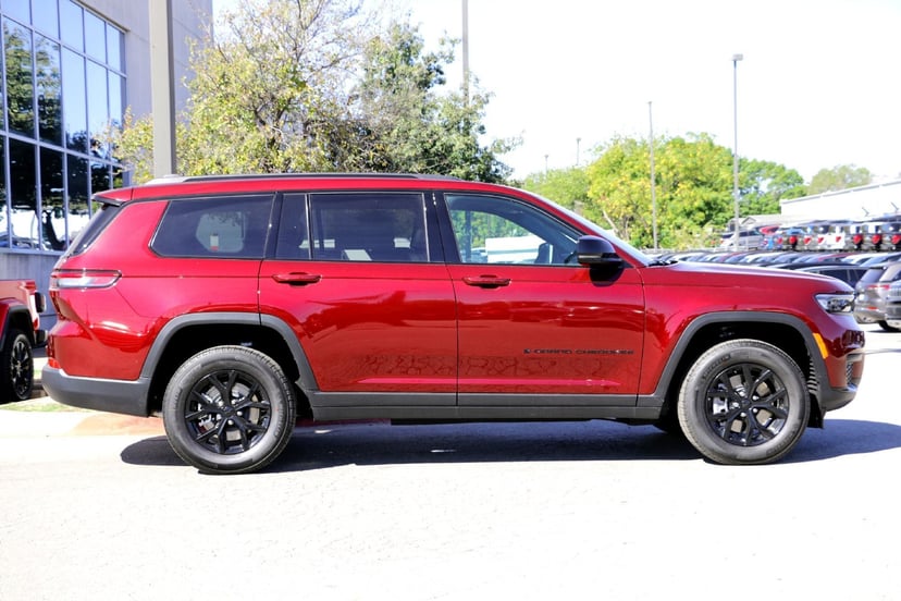 2025 Jeep Grand Cherokee L - Image 1