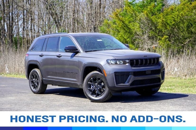 2026 Jeep Grand Cherokee Laredo Altitude - Image 2