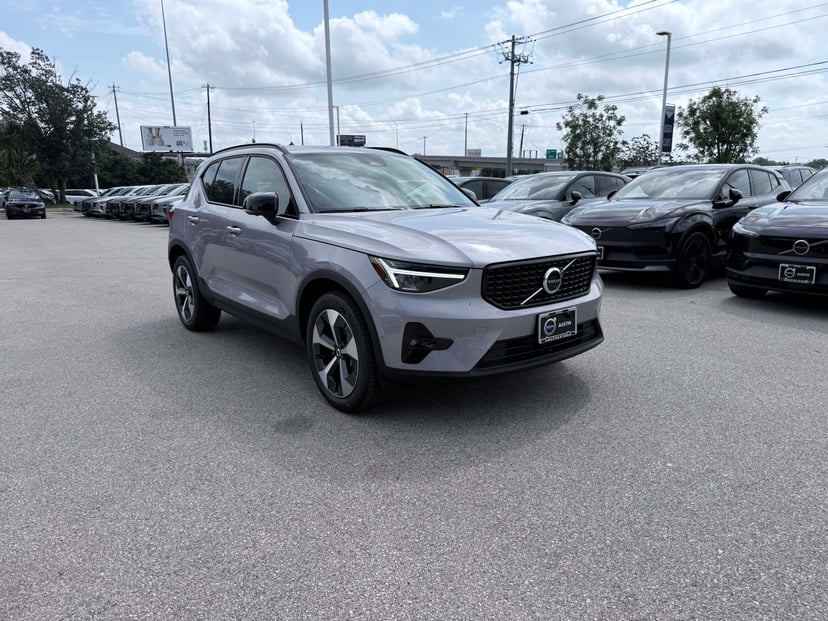 2026 Volvo XC40 - Image 1