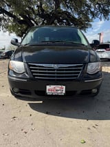 2007 Chrysler Town & Country - Preview 2