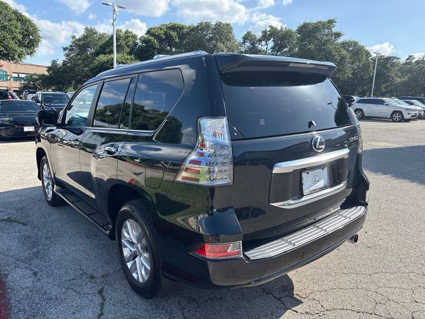 2023 Lexus GX - Image 3