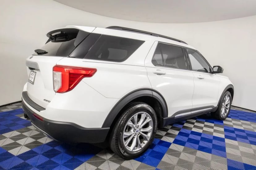 2023 Ford Explorer - Image 3