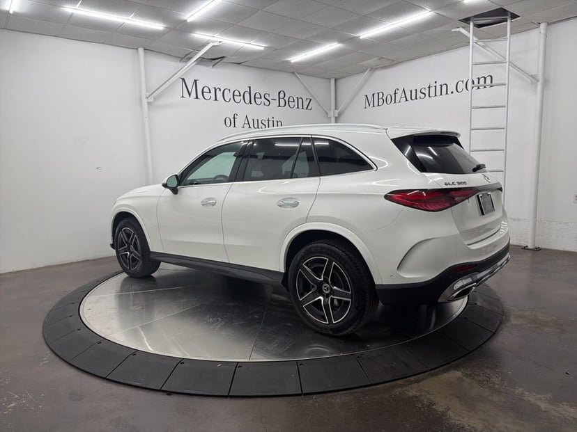 2026 Mercedes-Benz GLC - Image 2
