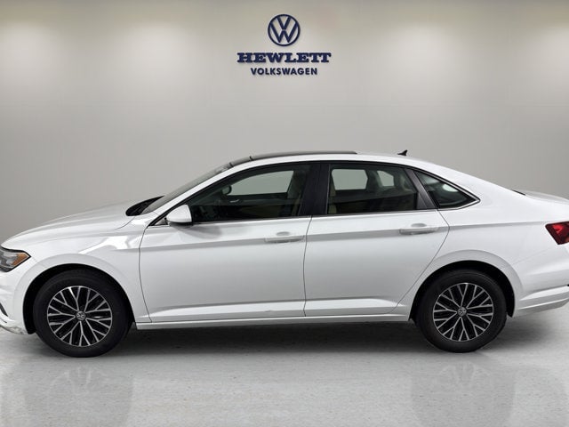 2019 Volkswagen Jetta - Image 2