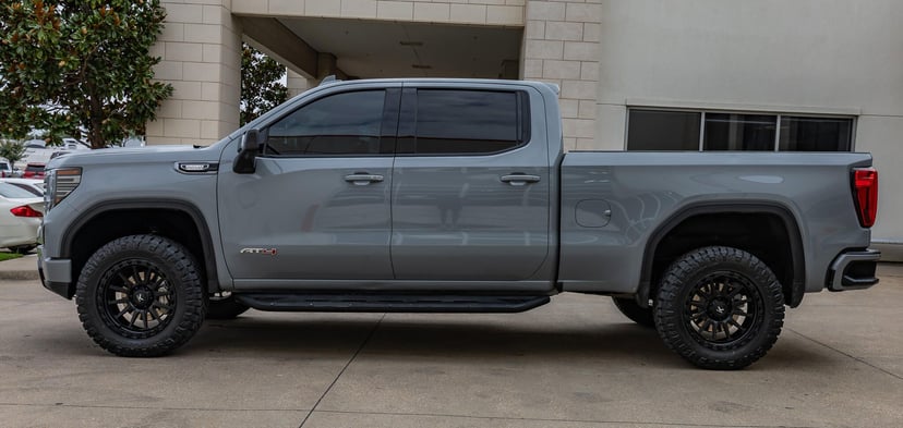2025 GMC Sierra 1500 - Image 2