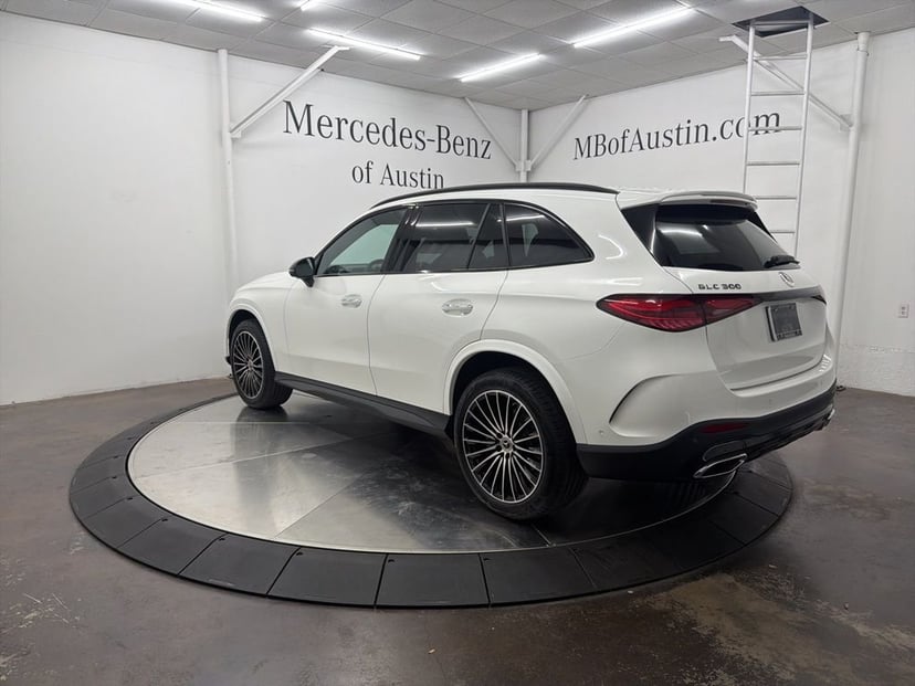 2026 Mercedes-Benz GLC - Image 2